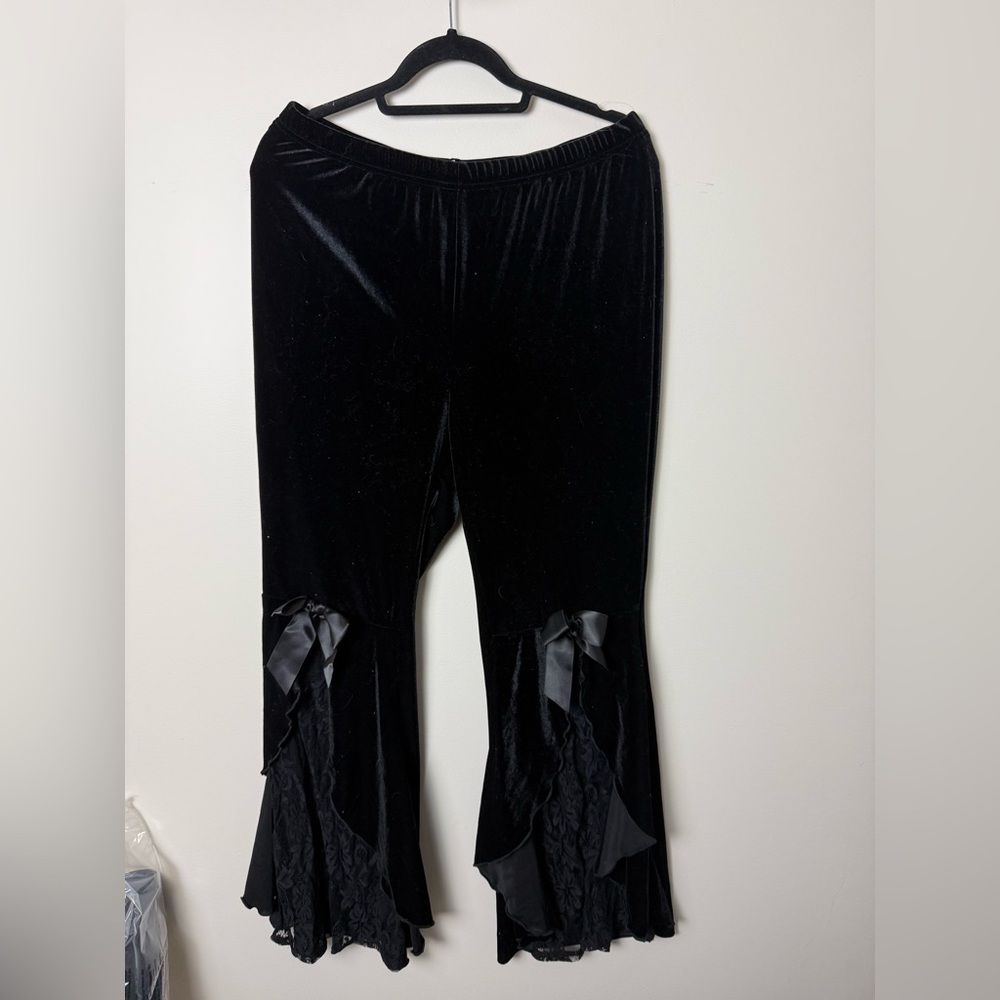 SHEIN Black Velvet Curve Pants